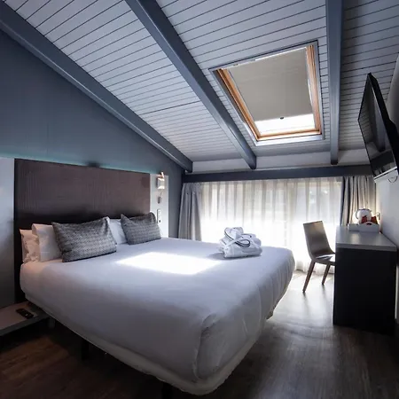 Hotell Petit Palace Plaza Espana 4*