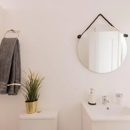 Cozy And Stylish With Natural Light And Vibrant Decor Madrid