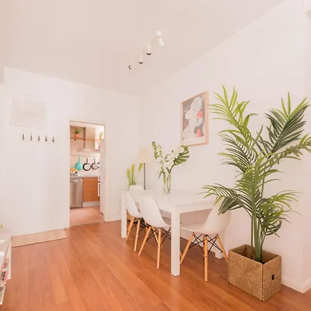 Cozy And Stylish With Natural Light And Vibrant Decor *