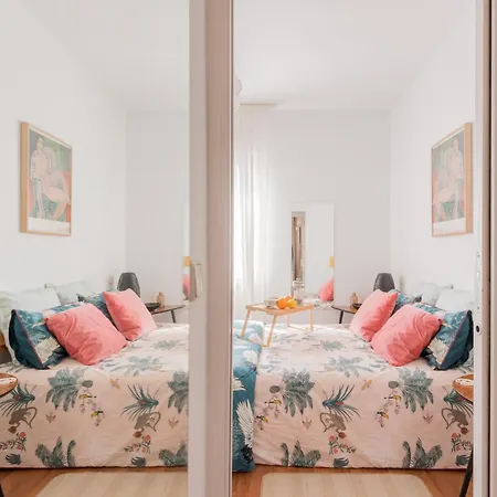Cozy And Stylish With Natural Light And Vibrant Decor Madrid