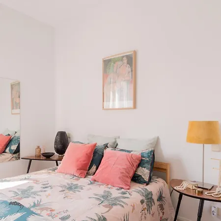Cozy And Stylish With Natural Light And Vibrant Decor *