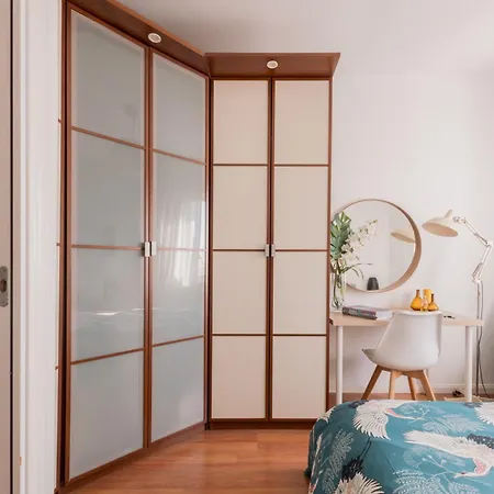 Homestay Cozy And Stylish With Natural Light And Vibrant Decor Madrid