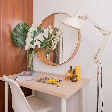 Homestay Cozy And Stylish With Natural Light And Vibrant Decor