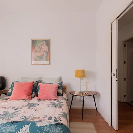 Cozy And Stylish With Natural Light And Vibrant Decor *