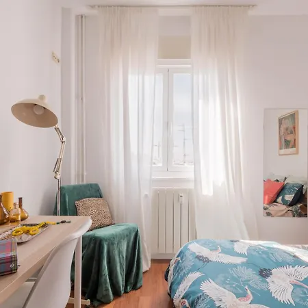 Cozy And Stylish With Natural Light And Vibrant Decor Madrid