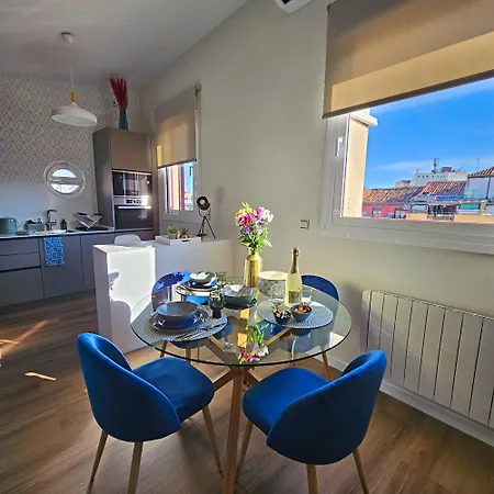 Authentic Experience -plaza Mayor 7min Walk - Spectacular View - Champagne Apartment Madrid