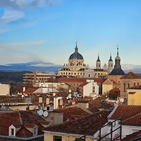 Apartment Authentic Experience -plaza Mayor 7min Walk - Spectacular View - Champagne Madrid