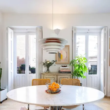 Elegant Next To Paseo Del Prado - Alameda Apartment *