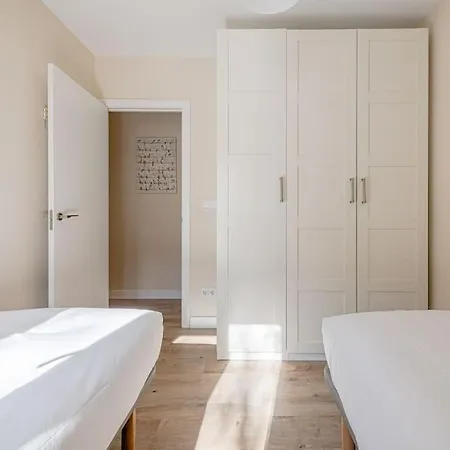 Luminous For 7 Pax In Tetuan - Pb
