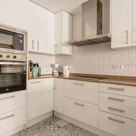 Luminous For 7 Pax In Tetuan - Pb * Madrid