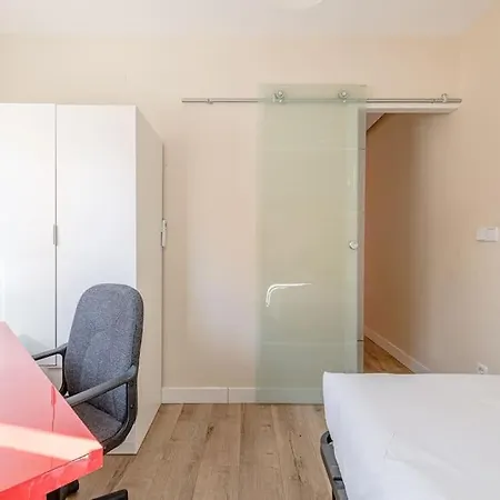 Luminous For 7 Pax In Tetuan - Pb * Madrid