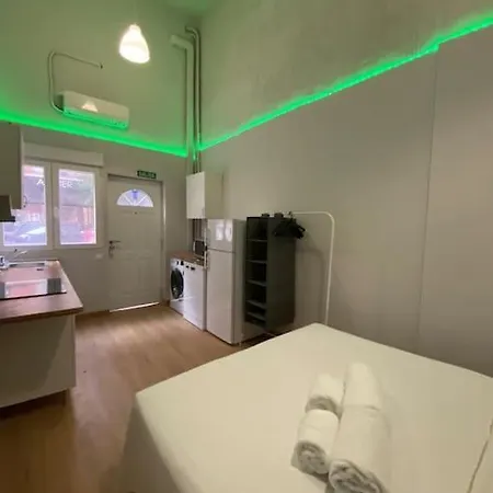 At 20' By Metro From The Centre Apartment *