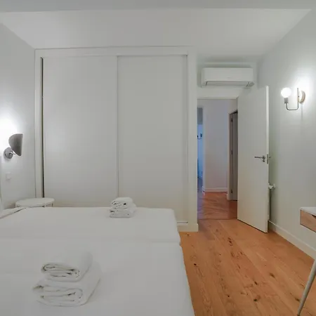 Modern Spacious-3 Bedrooms 2 Bathrooms-retiro *