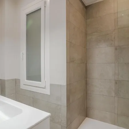 Modern Spacious-3 Bedrooms 2 Bathrooms-retiro Apartament