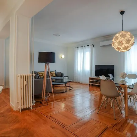 Modern Spacious-3 Bedrooms 2 Bathrooms-retiro Apartment *