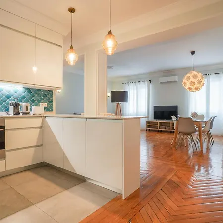 Modern Spacious-3 Bedrooms 2 Bathrooms-retiro Apartment *
