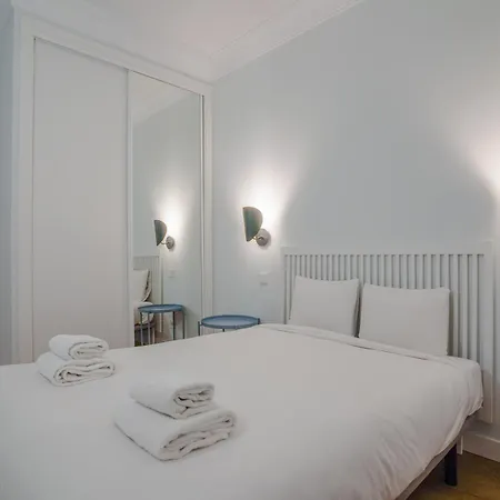Modern Spacious-3 Bedrooms 2 Bathrooms-retiro Apartment *