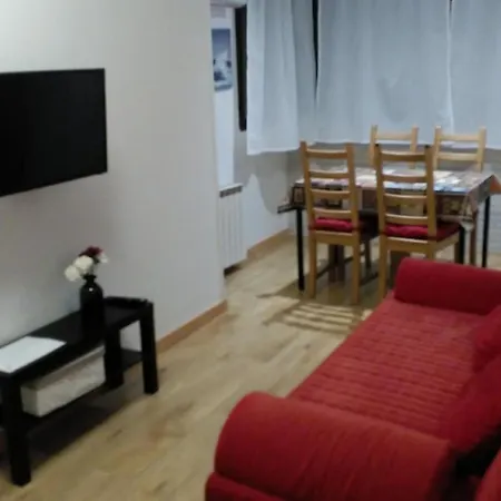 Apartment Ruhige Ferienwohnung Im Gruenguertel Der Stadt Madrid