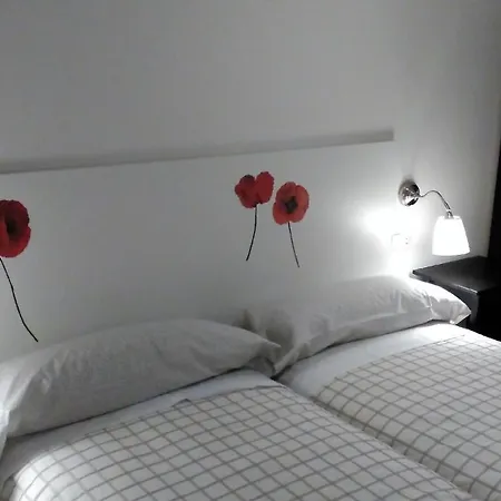 Apartment Ruhige Ferienwohnung Im Gruenguertel Der Stadt *