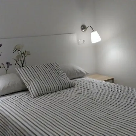 Apartment Ruhige Ferienwohnung Im Gruenguertel Der Stadt Madrid