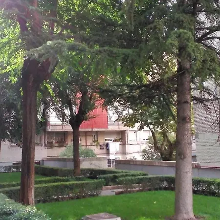 Ruhige Ferienwohnung Im Gruenguertel Der Stadt * Madrid