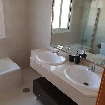 Holiday home Ifema 5 4 Banos, Parking Free Madrid