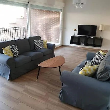 Ifema 5 4 Banos, Parking Free Holiday home