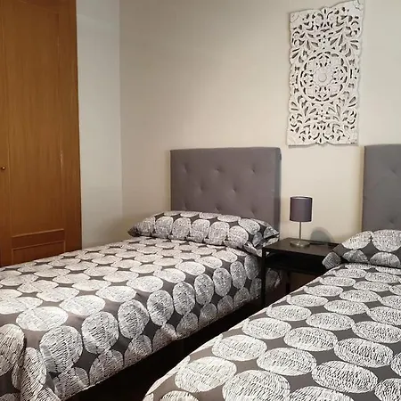 Ifema 5 4 Banos, Parking Free Holiday home Madrid