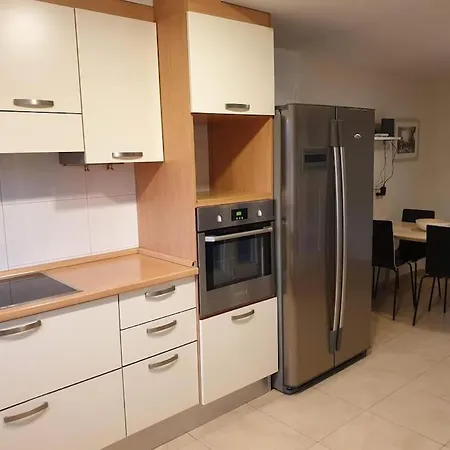 Ifema 5 4 Banos, Parking Free Holiday home *