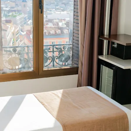 Albergue Gran Via 44 *
