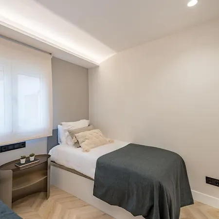 Puerta Del Sol 3br 3bh Apartment *
