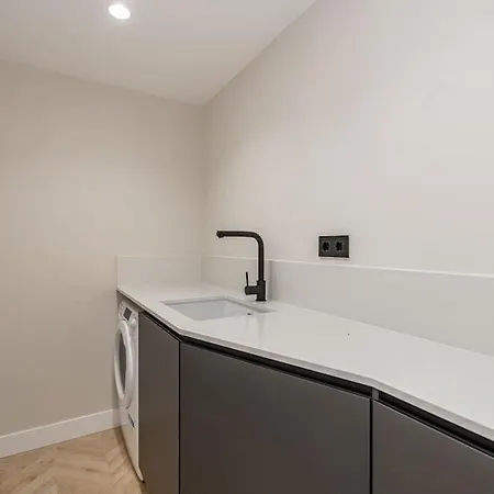 Puerta Del Sol 3br 3bh Apartment