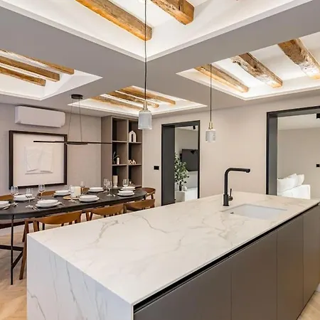 Puerta Del Sol 3br 3bh Apartment Madrid