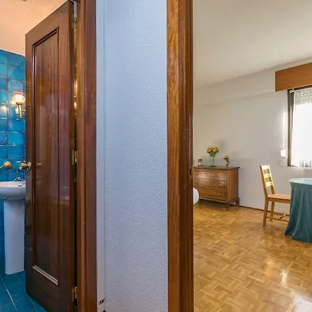 Vintage On Plaza Castilla, Apartment