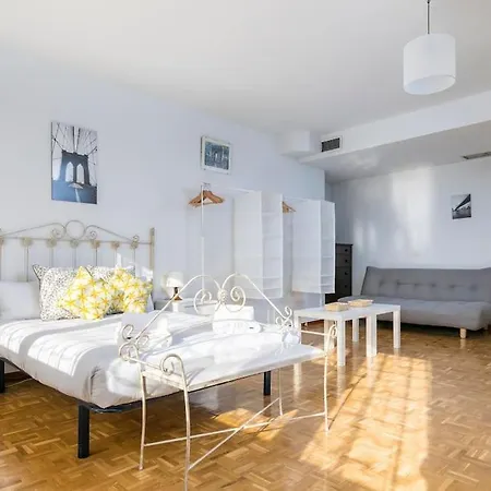 Apartment Vintage On Plaza Castilla, Madrid