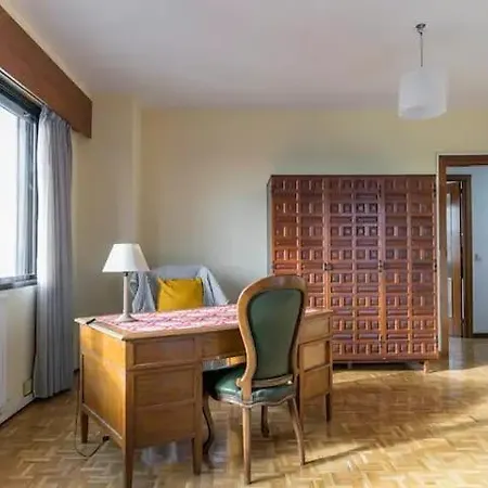 Apartment Vintage On Plaza Castilla, Madrid