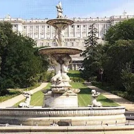 Vintage On Plaza Castilla, Apartment Madrid