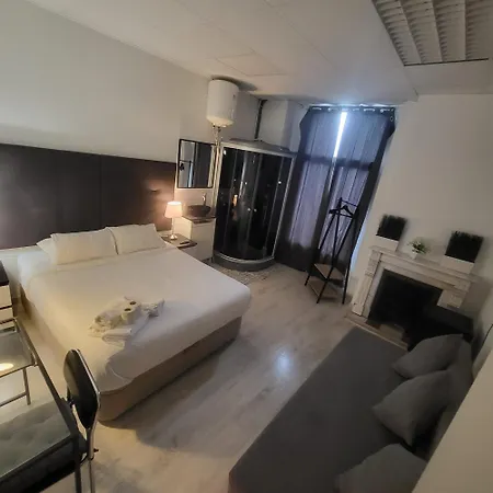 Espectaculo De Habitacion En Opera Apartment