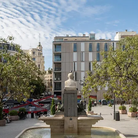 Reformado En La Gran Via Apartment