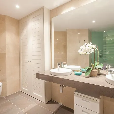 Homeclub Exclusive Flat At Tower *