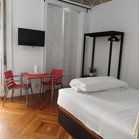 Grand Via House 3*