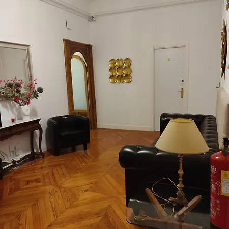 Grand Via House 3*