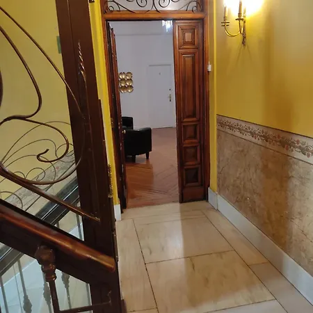 Grand Via House 3* Madrid