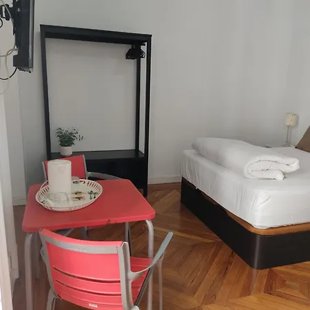 Grand Via House 3*