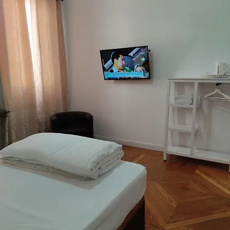Grand Via House