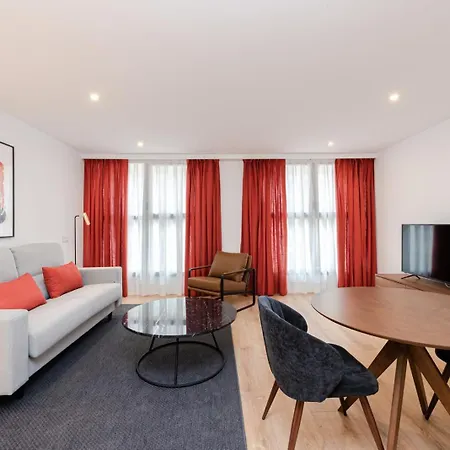 Unique And Sophisticated Design In Financial Centre *
