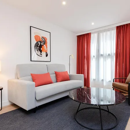 Unique And Sophisticated Design In Financial Centre Apartment *