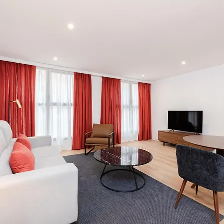 Unique And Sophisticated Design In Financial Centre *