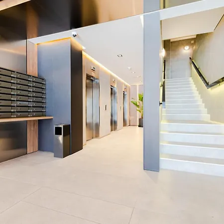 Unique And Sophisticated Design In Financial Centre Apartment *