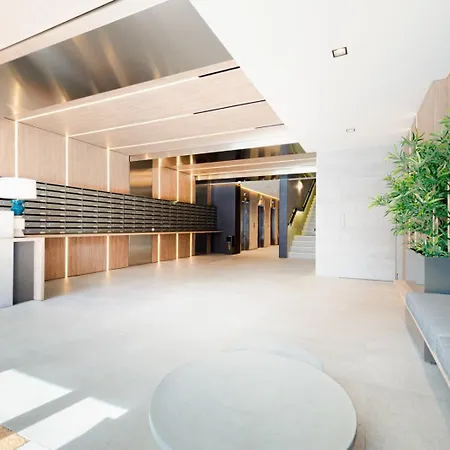Unique And Sophisticated Design In Financial Centre Apartment